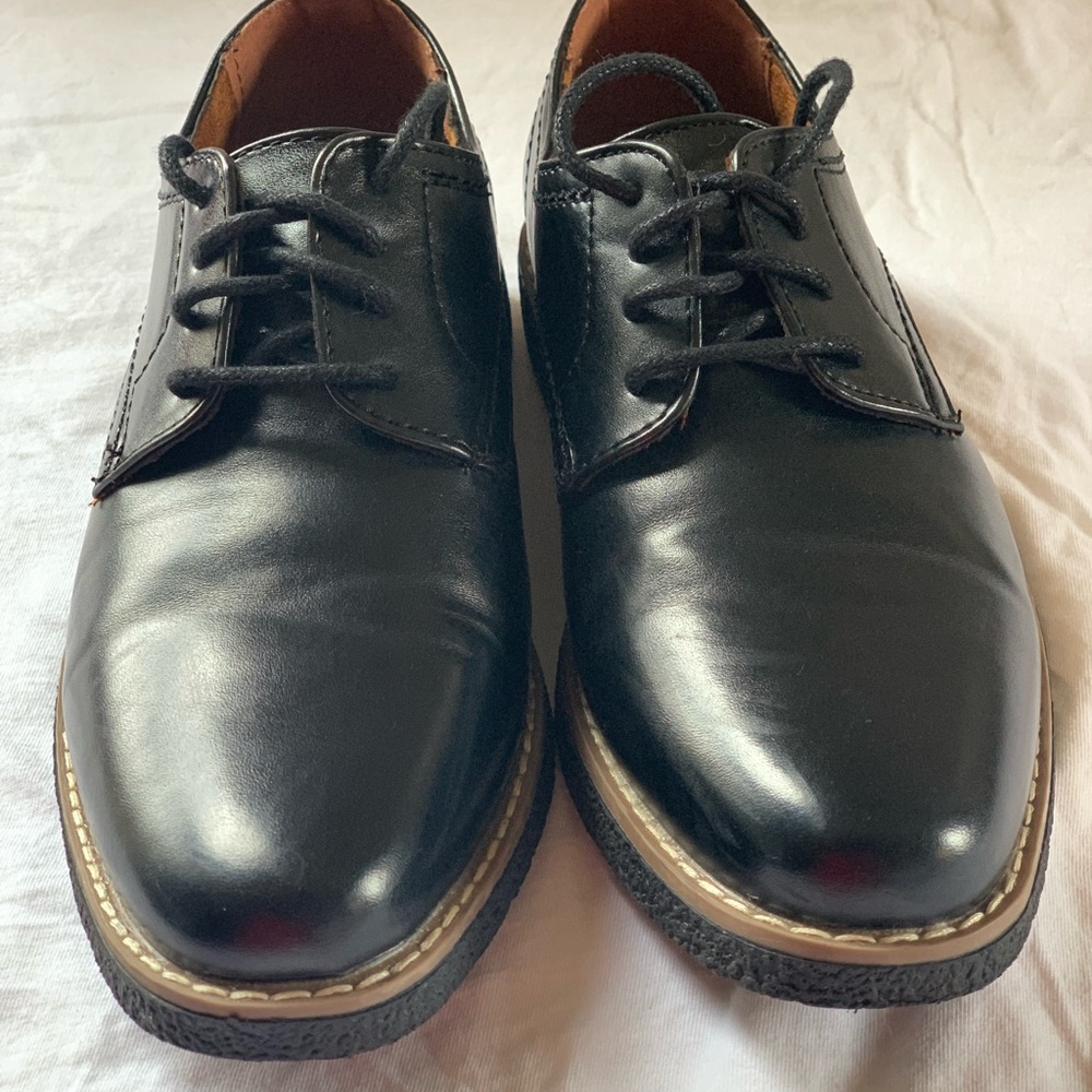 Deer Stags Black Polished Dress Shoes with Classic Style